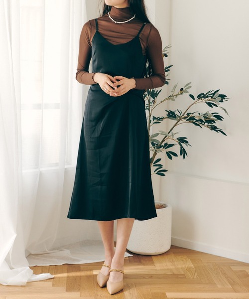 Lamoa（ラモア）の「Lamoa/ツイストデザイン サテン キャミワンピース（ワンピース・レディース・ブラック/グリーン・SMALL/LARGE）」の4枚目の写真