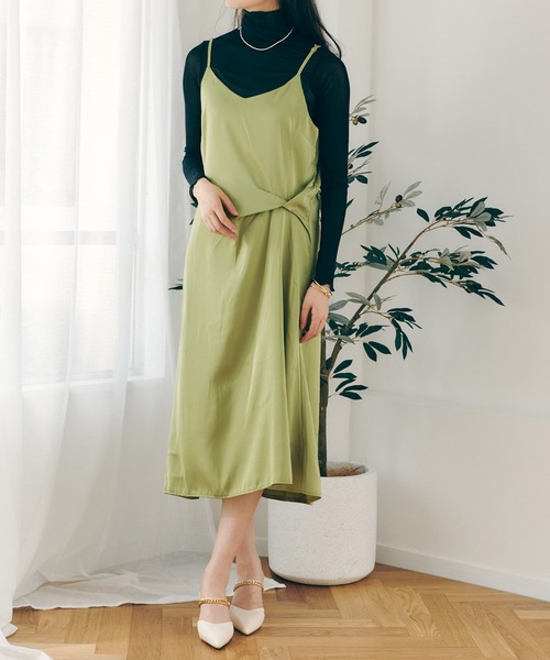 Lamoa（ラモア）の「Lamoa/ツイストデザイン サテン キャミワンピース（ワンピース・レディース・ブラック/グリーン・SMALL/LARGE）」の5枚目の写真