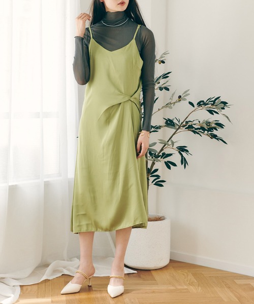 Lamoa（ラモア）の「Lamoa/ツイストデザイン サテン キャミワンピース（ワンピース・レディース・ブラック/グリーン・SMALL/LARGE）」の6枚目の写真