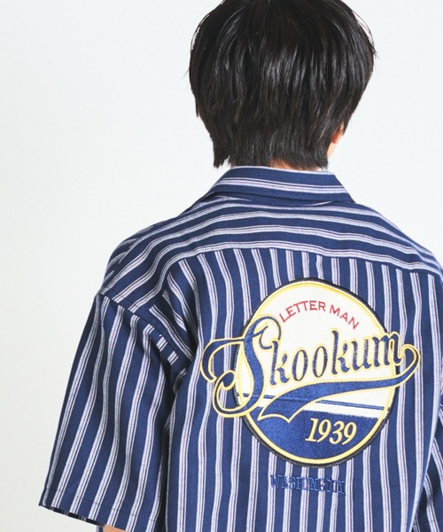 SKOOKUM（スクーカム）の「SKOOKUM×JEサークル刺繍ストライプSSシャツ（シャツ/ブラウス・メンズ・ホワイト/ネイビー/ブルー・M/L）」の2枚目の写真