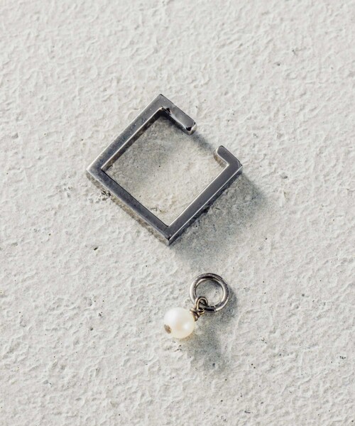 and cloud（アンドクラウド）の「Pearl 2way Square Earring / Single（イヤリング・レディース・ブラック/シルバー/イエローゴールド・FREE）」の6枚目の写真