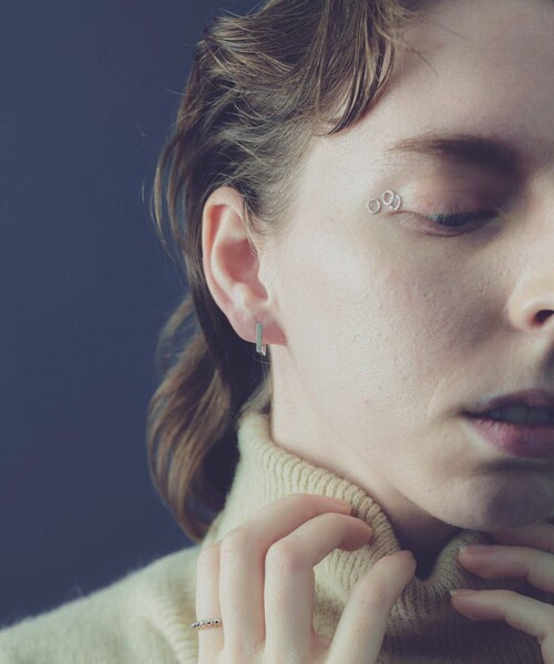 and cloud（アンドクラウド）の「Pearl 2way Square Earring / Single（イヤリング・レディース・ブラック/シルバー/イエローゴールド・FREE）」の7枚目の写真