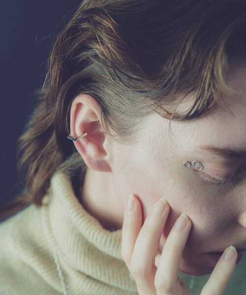 and cloud（アンドクラウド）の「Pearl 2way Square Earring / Single（イヤリング・レディース・ブラック/シルバー/イエローゴールド・FREE）」の8枚目の写真