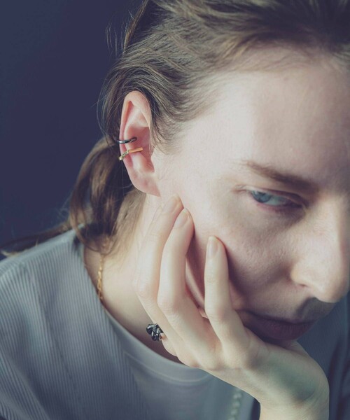 and cloud（アンドクラウド）の「Pearl 2way Square Earring / Single（イヤリング・レディース・ブラック/シルバー/イエローゴールド・FREE）」の11枚目の写真