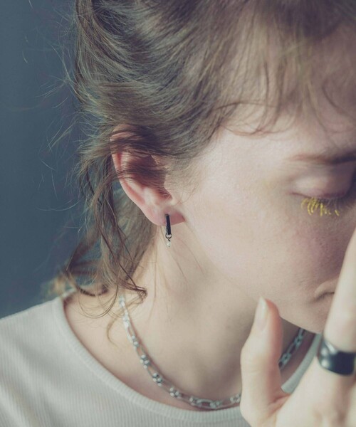 and cloud（アンドクラウド）の「Pearl 2way Square Earring / Single（イヤリング・レディース・ブラック/シルバー/イエローゴールド・FREE）」の12枚目の写真