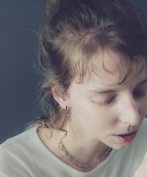 and cloud（アンドクラウド）の「Pearl 2way Square Earring / Single（イヤリング・レディース・ブラック/シルバー/イエローゴールド・FREE）」の13枚目の写真