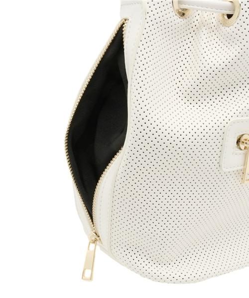 Khaju(カージュ)の「Khaju:ドローストリングバッグ(ショルダーバッグ・レディース・ブラック/シルバー/ホワイト・ONE SIZE)」の16枚目の写真