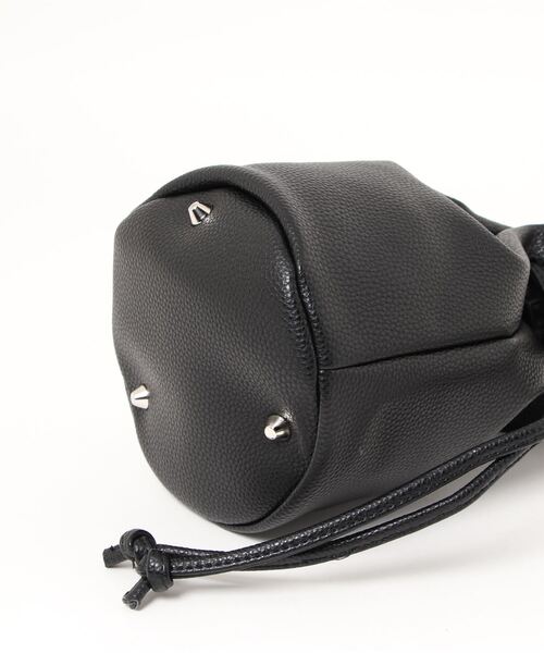 NICOLE white（ニコルホワイト）の「フェイクレザー2WAY仕様 巾着ショルダーバッグ（ショルダーバッグ・レディース・ブラック/アイボリー/ピンク・FREE）」の5枚目の写真