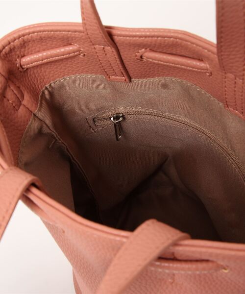 NICOLE white（ニコルホワイト）の「フェイクレザー2WAY仕様 巾着ショルダーバッグ（ショルダーバッグ・レディース・ブラック/アイボリー/ピンク・FREE）」の7枚目の写真