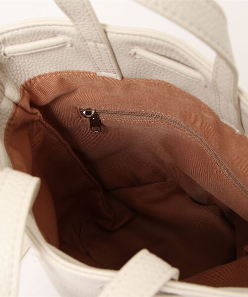 NICOLE white（ニコルホワイト）の「フェイクレザー2WAY仕様 巾着ショルダーバッグ（ショルダーバッグ・レディース・ブラック/アイボリー/ピンク・FREE）」の8枚目の写真