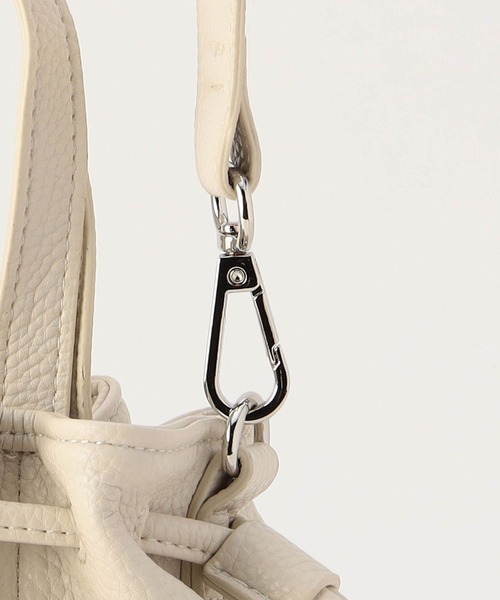 NICOLE white（ニコルホワイト）の「フェイクレザー2WAY仕様 巾着ショルダーバッグ（ショルダーバッグ・レディース・ブラック/アイボリー/ピンク・FREE）」の17枚目の写真