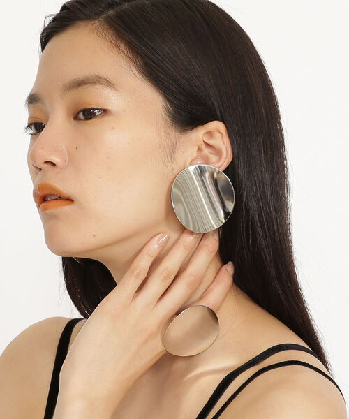 Ray BEAMS(レイビームス)の「Ray BEAMS / ビッグ サークル プレート イヤリング(イヤリング・レディース・シルバー/ゴールド・ONE SIZE)」の1枚目の写真