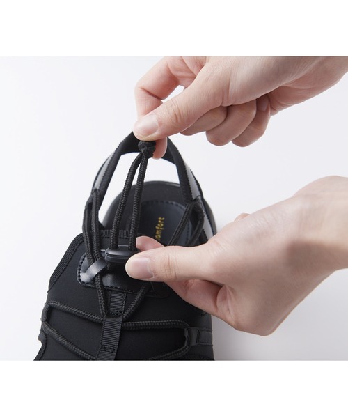 Live in comfort（リブインコンフォート）の「リブ　イン　コンフォート　甲を覆って安心の　タウンユースできる大人スポーティーサンダル〈ブラック〉（サンダル・レディース・ブラック・3）」の3枚目の写真