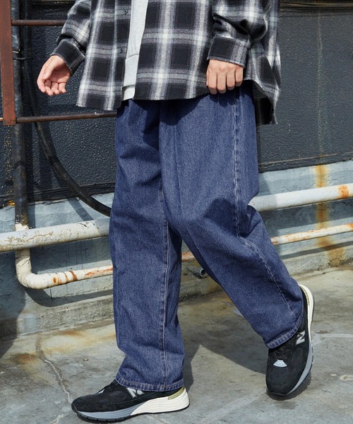 BARK MANHATTAN（バークマンハッタン）の「タックワイド センタープレス ウォッシュテーパードデニムパンツ（デニムパンツ・メンズ・チャコール/ブルー/ライトブルー・M/L）」の20枚目の写真