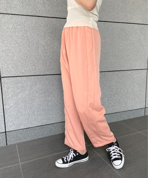 Meli rich（メリーリッチ）の「リラックスサテンイージーストレートパンツ（スラックス・レディース・ブラック/モカ/コーラル・FREE）」の8枚目の写真