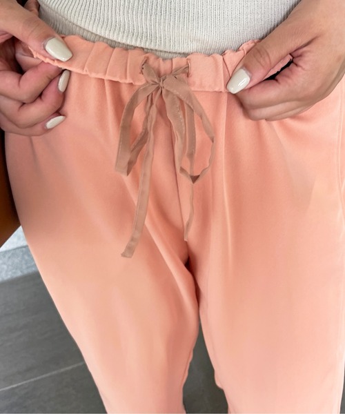 Meli rich（メリーリッチ）の「リラックスサテンイージーストレートパンツ（スラックス・レディース・ブラック/モカ/コーラル・FREE）」の18枚目の写真