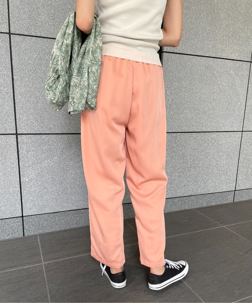 Meli rich（メリーリッチ）の「リラックスサテンイージーストレートパンツ（スラックス・レディース・ブラック/モカ/コーラル・FREE）」の15枚目の写真