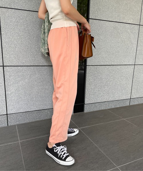 Meli rich（メリーリッチ）の「リラックスサテンイージーストレートパンツ（スラックス・レディース・ブラック/モカ/コーラル・FREE）」の21枚目の写真