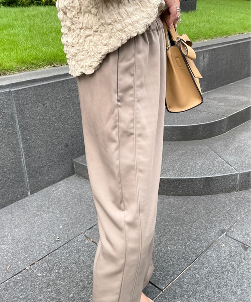Meli rich（メリーリッチ）の「リラックスサテンイージーストレートパンツ（スラックス・レディース・ブラック/モカ/コーラル・FREE）」の4枚目の写真