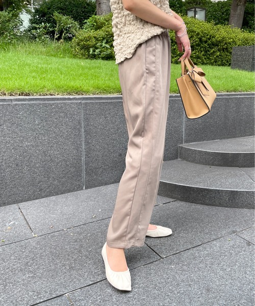 Meli rich（メリーリッチ）の「リラックスサテンイージーストレートパンツ（スラックス・レディース・ブラック/モカ/コーラル・FREE）」の9枚目の写真