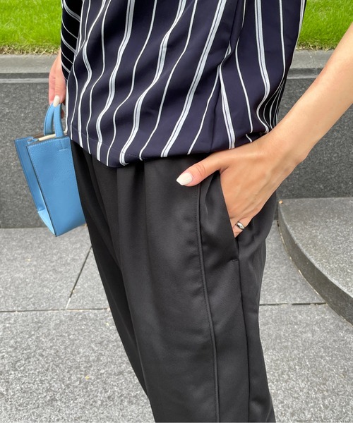 Meli rich（メリーリッチ）の「リラックスサテンイージーストレートパンツ（スラックス・レディース・ブラック/モカ/コーラル・FREE）」の14枚目の写真