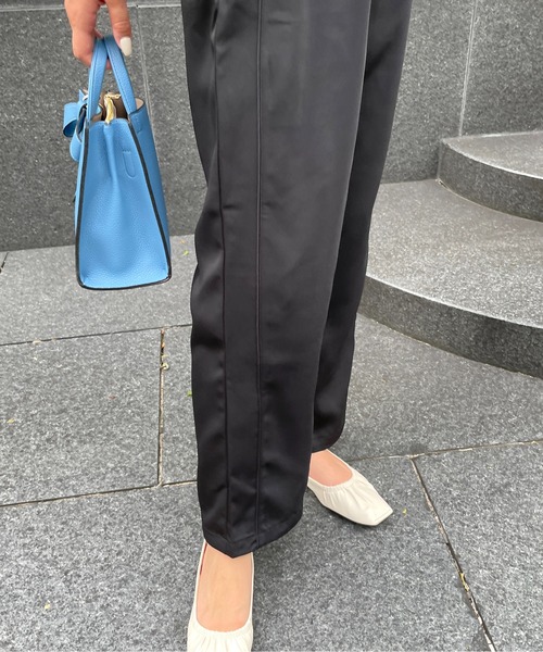 Meli rich（メリーリッチ）の「リラックスサテンイージーストレートパンツ（スラックス・レディース・ブラック/モカ/コーラル・FREE）」の17枚目の写真