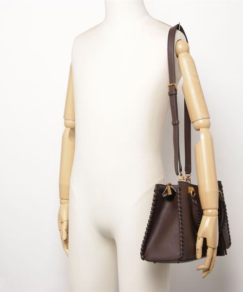 Guess（ゲス）の「KAOMA Satchel（ハンドバッグ・レディース・ブラック/ブラウン/ストーン・ONE SIZE）」の5枚目の写真