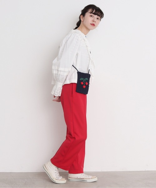 CHILD WOMAN（チャイルドウーマン）の「ウール/アクリルケーブルHANDチェリー刺繍スマホケース（ショルダーバッグ・レディース・アイボリー/ネイビー/レッド・FREE）」の11枚目の写真