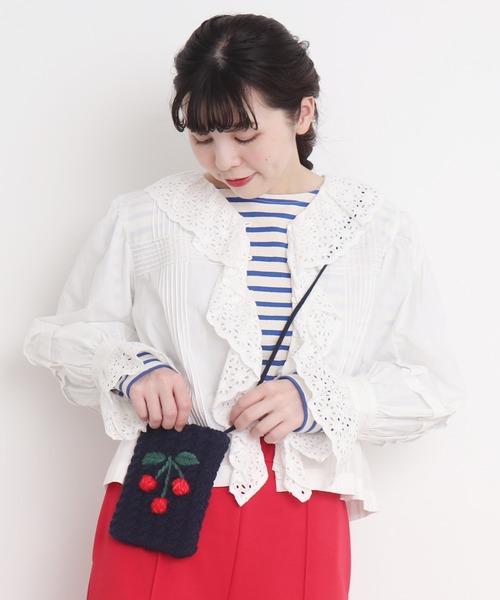 CHILD WOMAN（チャイルドウーマン）の「ウール/アクリルケーブルHANDチェリー刺繍スマホケース（ショルダーバッグ・レディース・アイボリー/ネイビー/レッド・FREE）」の9枚目の写真