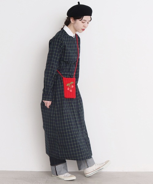 CHILD WOMAN（チャイルドウーマン）の「ウール/アクリルケーブルHANDチェリー刺繍スマホケース（ショルダーバッグ・レディース・アイボリー/ネイビー/レッド・FREE）」の12枚目の写真