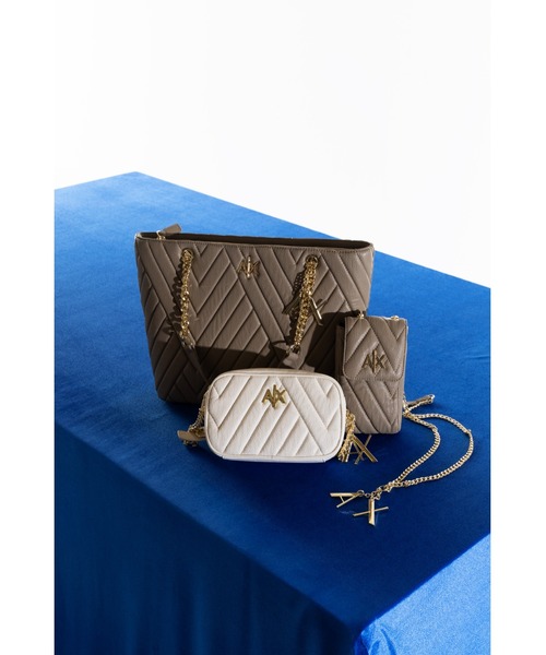 Armani Exchange キルティングショルダーバッグ Armani Exchange キルティング ショルダーバッグ | ブラック
