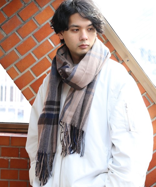 ８(eight)（エイト）の「大判チェックストール（ストール/ショール・メンズ・ブラック/グレー/アイボリー/ベージュ系その他/ベージュ系その他2/ベージュ系その他3/ネイビー系/ワイン系・FREE）」の6枚目の写真
