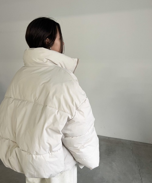 cona（コナ）の「【ZOZO限定】ボリュームショートダウン（ダウンジャケット/コート・レディース・ブラック/ブラウン/ベージュ・FREE）」の11枚目の写真