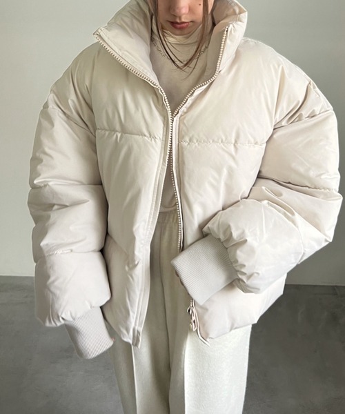 cona（コナ）の「【ZOZO限定】ボリュームショートダウン（ダウンジャケット/コート・レディース・ブラック/ブラウン/ベージュ・FREE）」の15枚目の写真