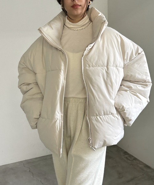 cona（コナ）の「【ZOZO限定】ボリュームショートダウン（ダウンジャケット/コート・レディース・ブラック/ブラウン/ベージュ・FREE）」の17枚目の写真