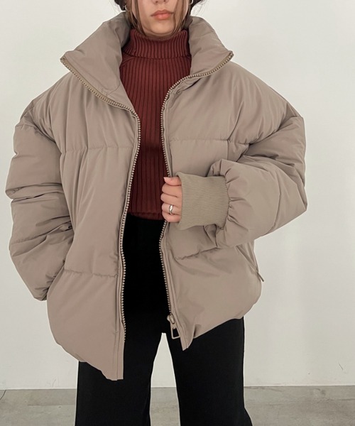 cona（コナ）の「【ZOZO限定】ボリュームショートダウン（ダウンジャケット/コート・レディース・ブラック/ブラウン/ベージュ・FREE）」の7枚目の写真