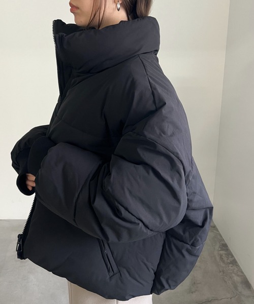 cona（コナ）の「【ZOZO限定】ボリュームショートダウン（ダウンジャケット/コート・レディース・ブラック/ブラウン/ベージュ・FREE）」の12枚目の写真