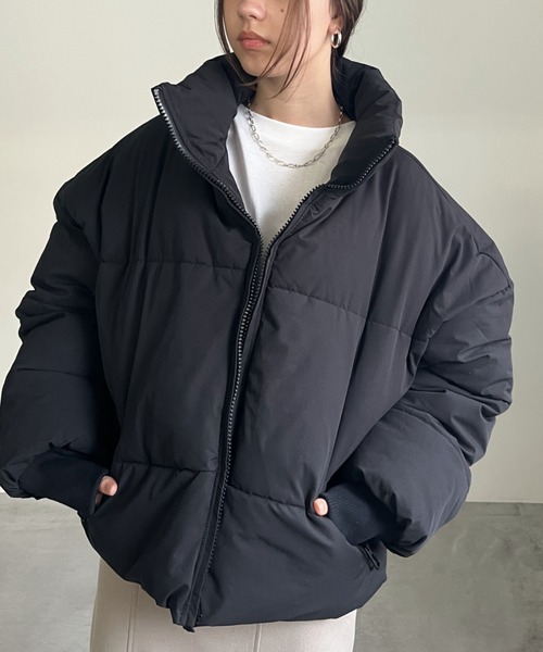 cona（コナ）の「【ZOZO限定】ボリュームショートダウン（ダウンジャケット/コート・レディース・ブラック/ブラウン/ベージュ・FREE）」の5枚目の写真