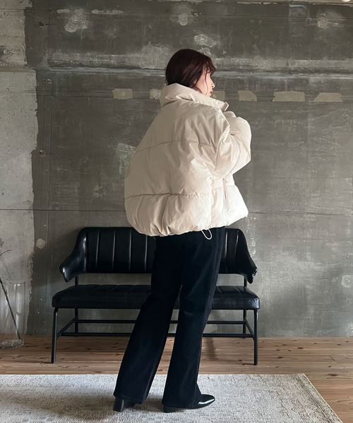 cona（コナ）の「【ZOZO限定】ボリュームショートダウン（ダウンジャケット/コート・レディース・ブラック/ブラウン/ベージュ・FREE）」の21枚目の写真