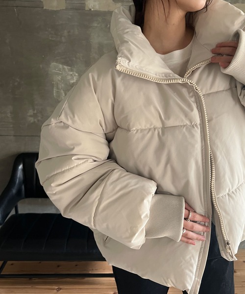 cona（コナ）の「【ZOZO限定】ボリュームショートダウン（ダウンジャケット/コート・レディース・ブラック/ブラウン/ベージュ・FREE）」の19枚目の写真