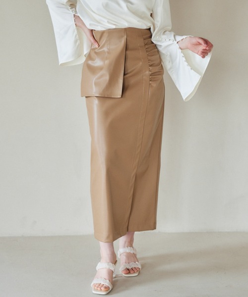 pomiii（ポミー）の「ペプラムレザースカート（スカート・レディース・アイボリー/ベージュ・MEDIUM/LARGE）」の2枚目の写真