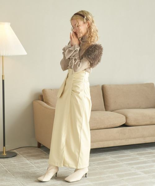 pomiii（ポミー）の「ペプラムレザースカート（スカート・レディース・アイボリー/ベージュ・MEDIUM/LARGE）」の3枚目の写真