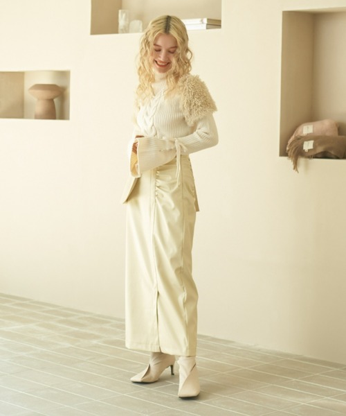 pomiii（ポミー）の「ペプラムレザースカート（スカート・レディース・アイボリー/ベージュ・MEDIUM/LARGE）」の13枚目の写真