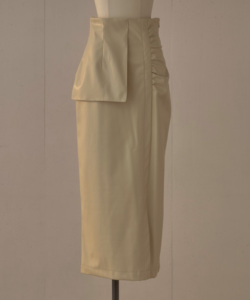 pomiii（ポミー）の「ペプラムレザースカート（スカート・レディース・アイボリー/ベージュ・MEDIUM/LARGE）」の6枚目の写真
