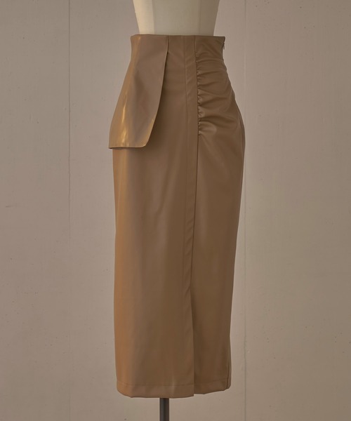 pomiii（ポミー）の「ペプラムレザースカート（スカート・レディース・アイボリー/ベージュ・MEDIUM/LARGE）」の18枚目の写真