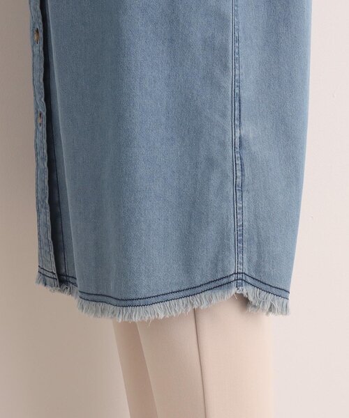 SHOO・LA・RUE（シューラルー）の「◆【羽織としても活躍してくれる】デニムシャツ ロングワンピース（ワンピース・レディース・ライトブルー/ネイビー・02/03/04）」の8枚目の写真