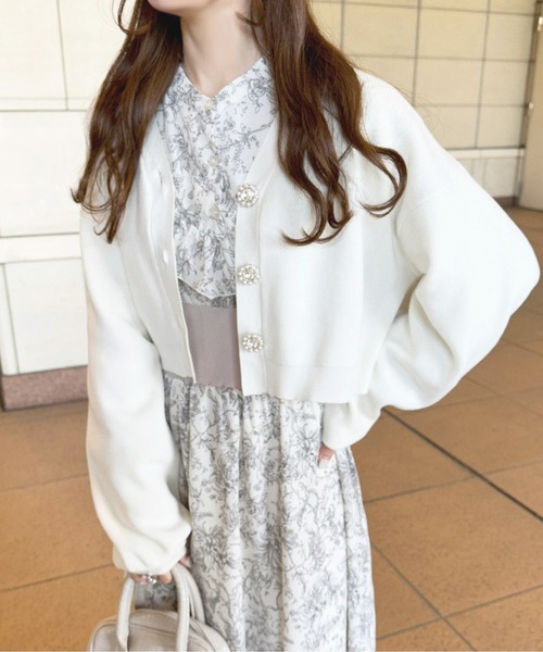 apres jour(アプレジュール)の「キラキラボタンカーディガン【ZOZOTOWN限定アイテム】(カーディガン/ボレロ・レディース・ライトブルー/グレイッシュベージュ/ライトピンク/オフホワイト・フリー/X-LARGE)」の12枚目の写真