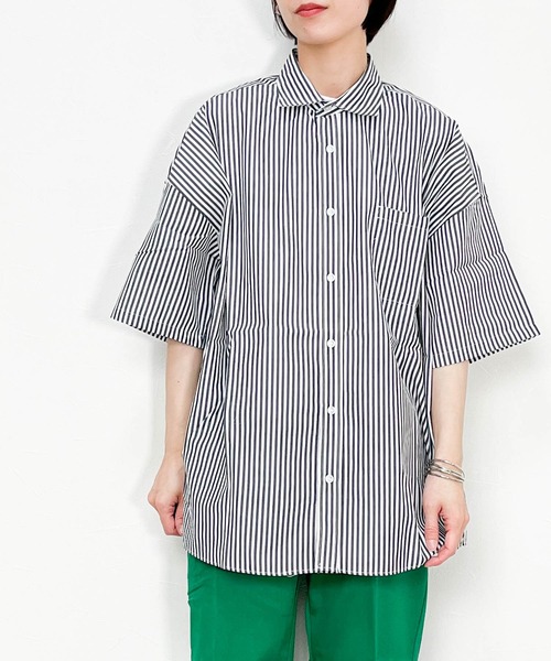 Ritzy（リッツィー）の「綿ブロード レギュラーカラー半袖シャツ レディース メンズ（シャツ/ブラウス・メンズ・ラベンダー/グレイッシュベージュ/サックスブルー系/サックスブルー/ブラック/グリーン/ブラック系その他/ホワイト/ホワイト系その他/グリーン系その他/イエロー・X-LARGE/LARGE/MEDIUM）」の4枚目の写真