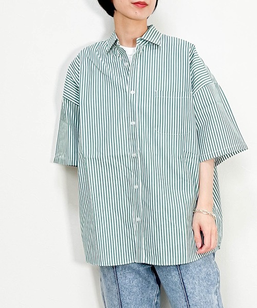 Ritzy（リッツィー）の「綿ブロード レギュラーカラー半袖シャツ レディース メンズ（シャツ/ブラウス・メンズ・ラベンダー/グレイッシュベージュ/サックスブルー系/サックスブルー/ブラック/グリーン/ブラック系その他/ホワイト/ホワイト系その他/グリーン系その他/イエロー・X-LARGE/LARGE/MEDIUM）」の7枚目の写真