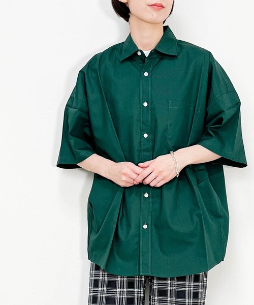 Ritzy（リッツィー）の「綿ブロード レギュラーカラー半袖シャツ レディース メンズ（シャツ/ブラウス・メンズ・ラベンダー/グレイッシュベージュ/サックスブルー系/サックスブルー/ブラック/グリーン/ブラック系その他/ホワイト/ホワイト系その他/グリーン系その他/イエロー・X-LARGE/LARGE/MEDIUM）」の6枚目の写真